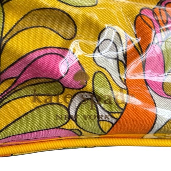 **SOLD**Kate Spade Makeup Bag - Picture 2 of 13